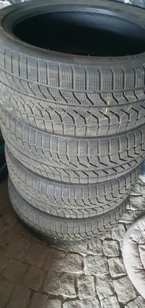 Opony zimowe 225/45/18